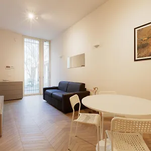 Guesthost - Cordusio Enchanting , Milano Italia
